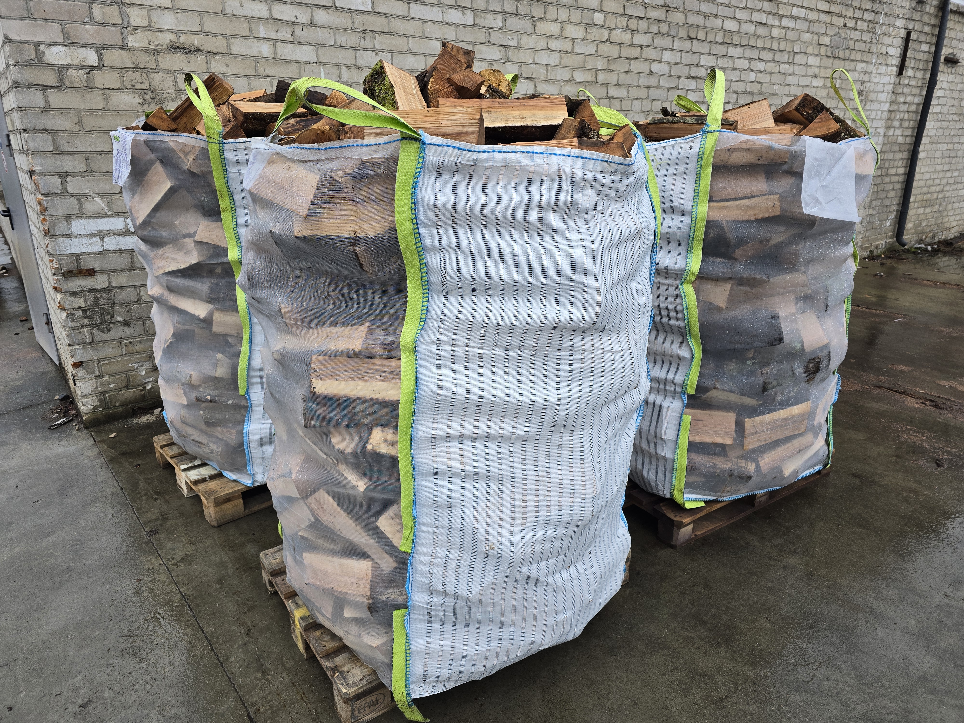 Klevo malkos didmaišyje