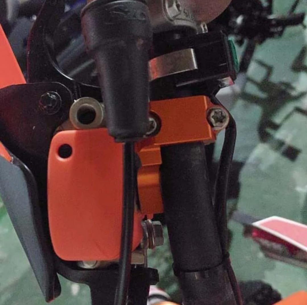 Protector de bomba de freno y embrague brembo gris