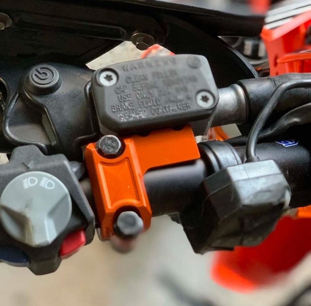 Protector de bomba de freno y embrague brembo gris