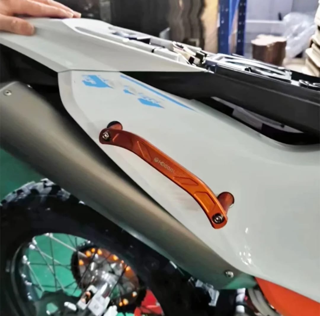 Manija de agarre trasera 