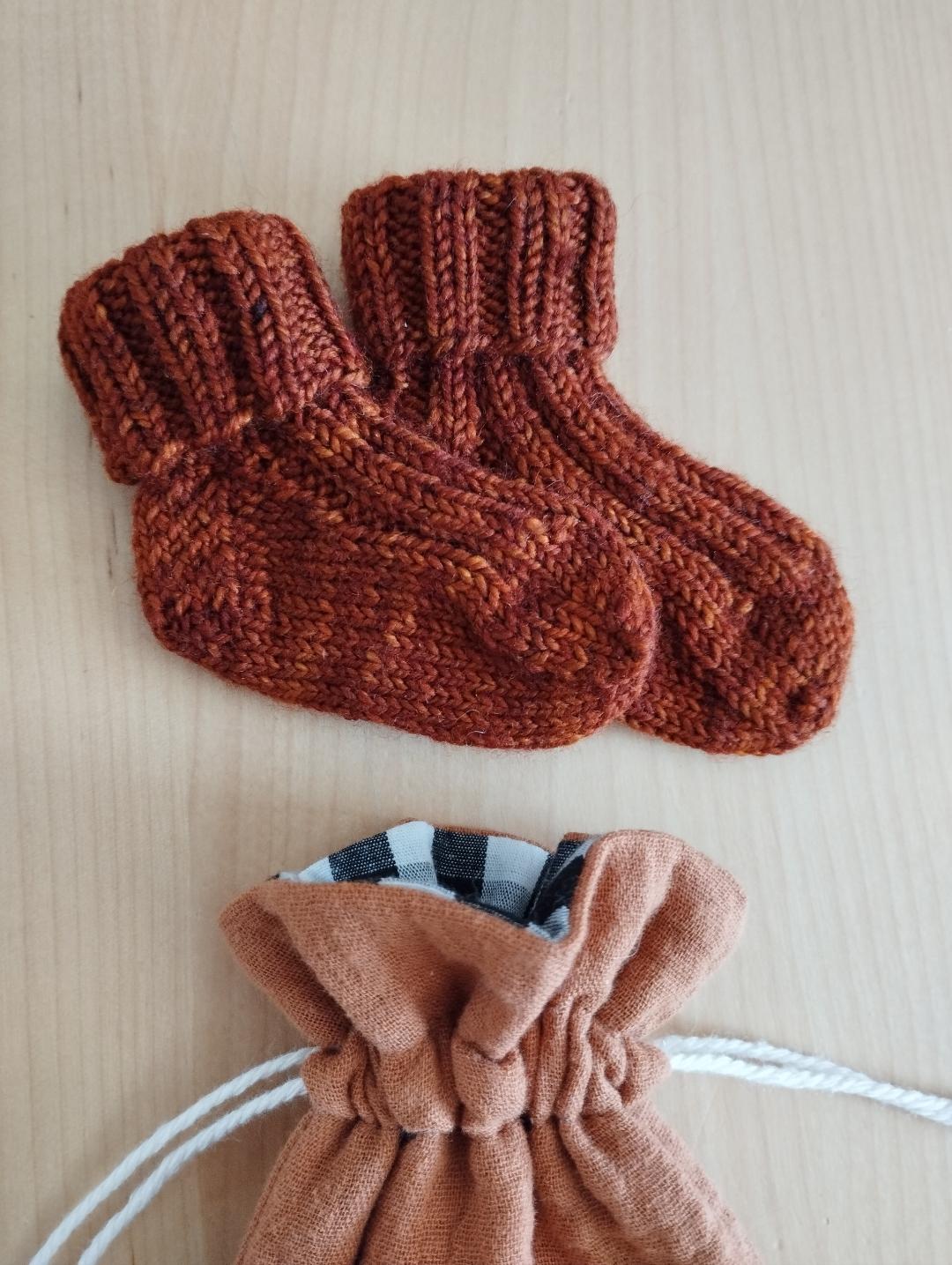 Chaussettes pour bébé tricotées