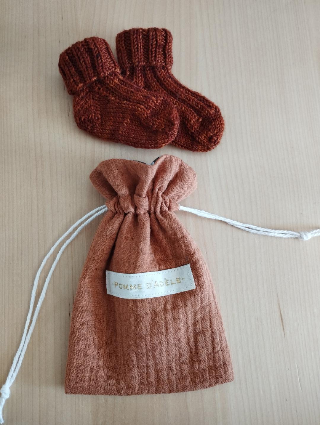 Chaussettes pour bébé tricotées