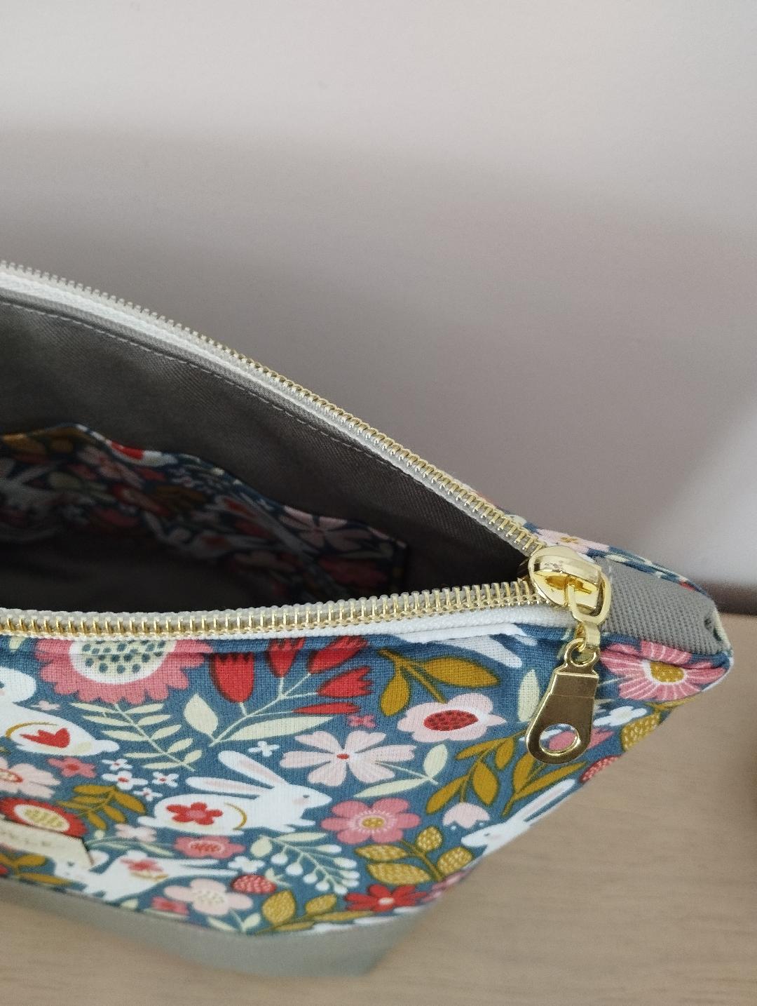Trousse à motifs lapins version verte
