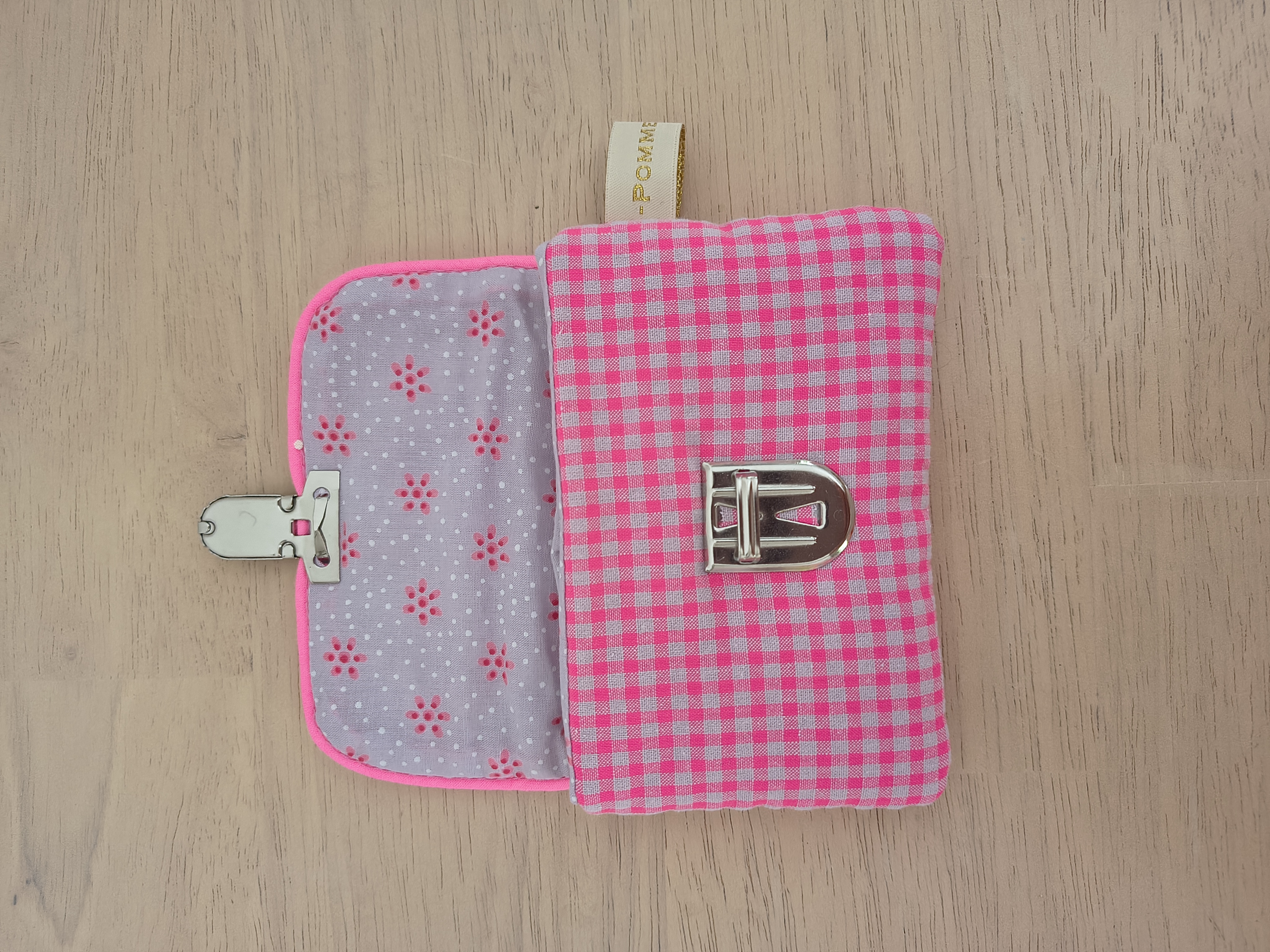 Petite pochette rose fluo