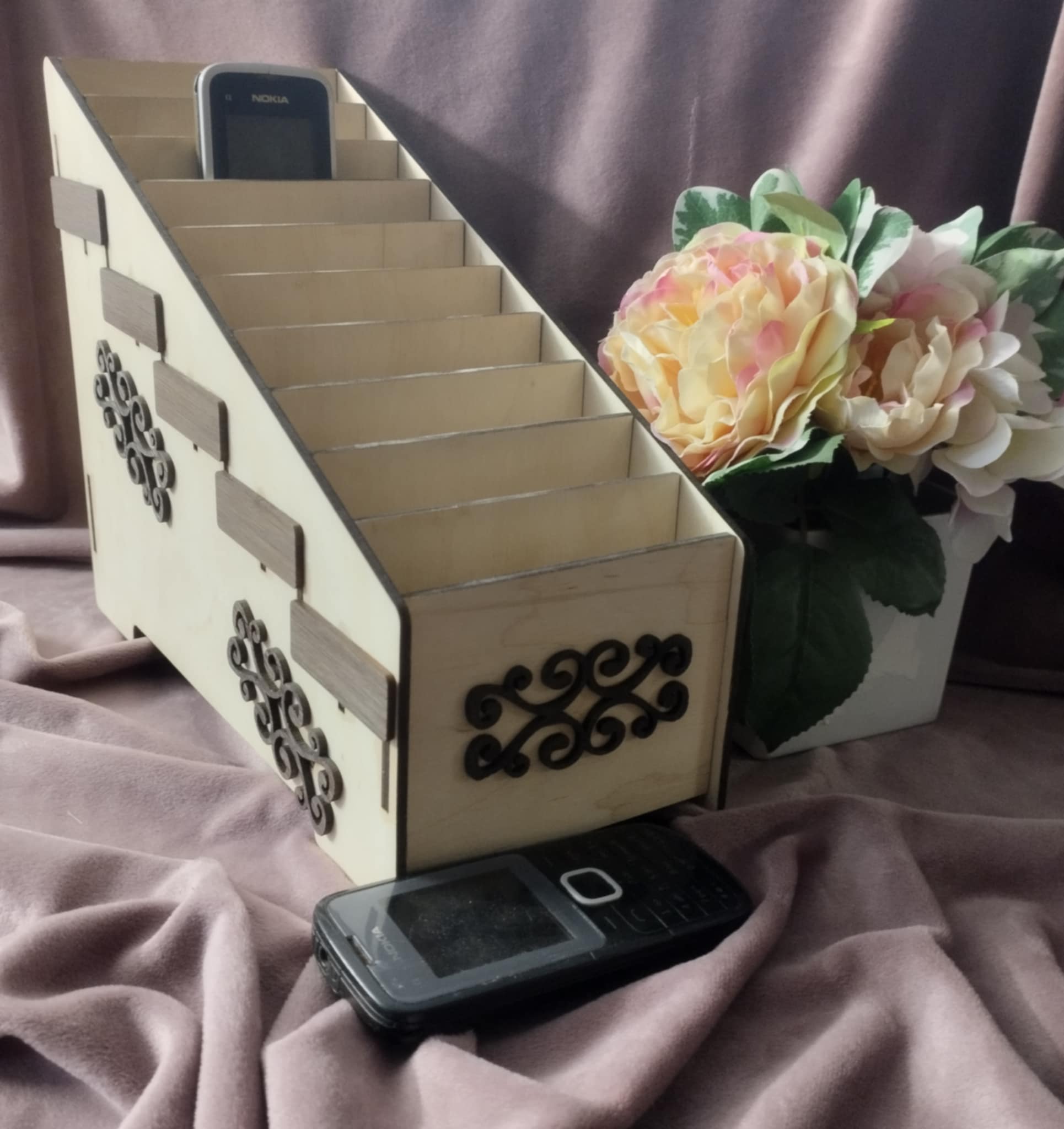 Medinė dėžutė telefonams