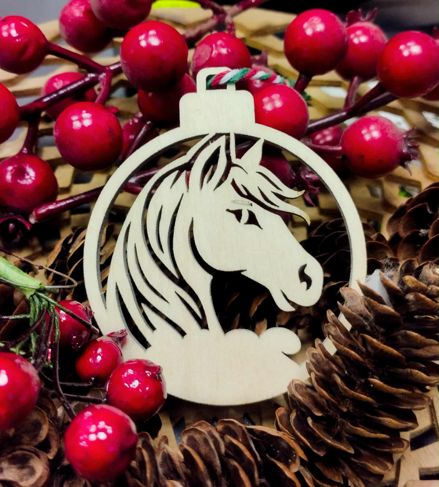 Medinė kalėdinė dekoracija – arklys Nr.1