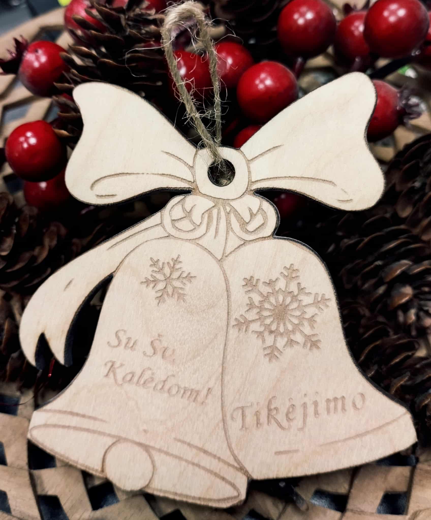 Medinė kalėdinė dekoracija varpelis Tikėjimo Nr.5