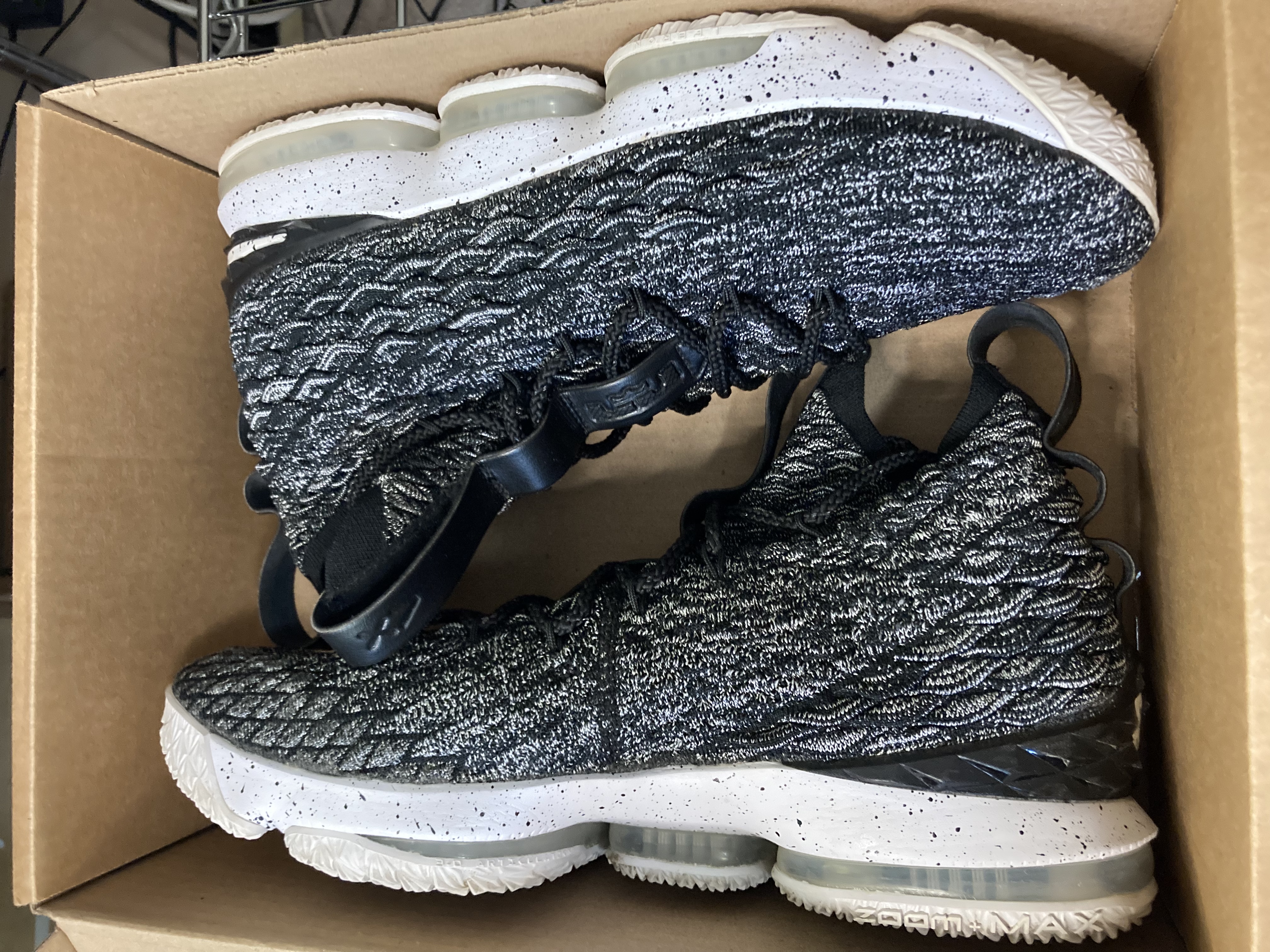 Lebron XV "Ashes" Sz 12