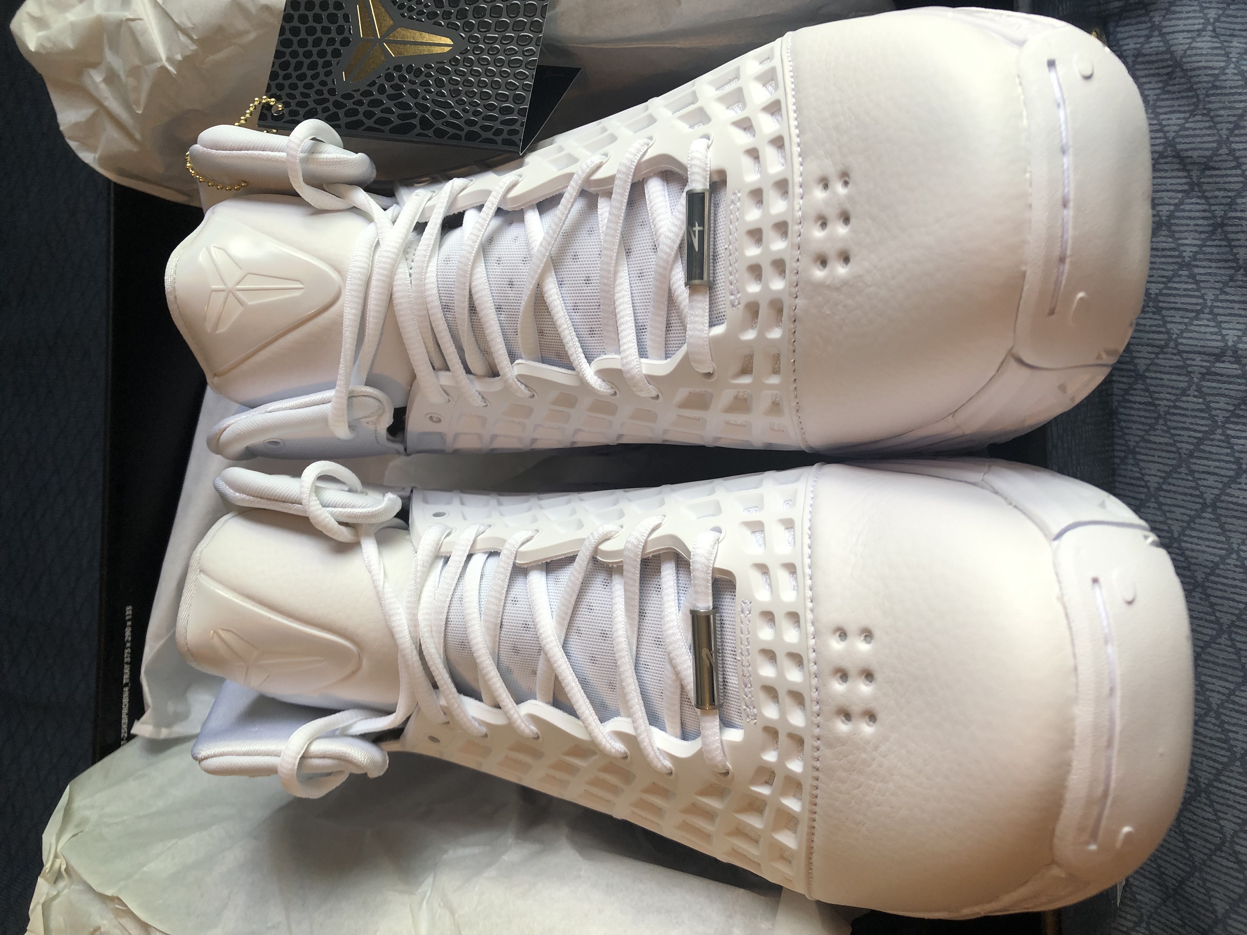 Kobe 3 Protro Men’s 12.5/WMNS 14