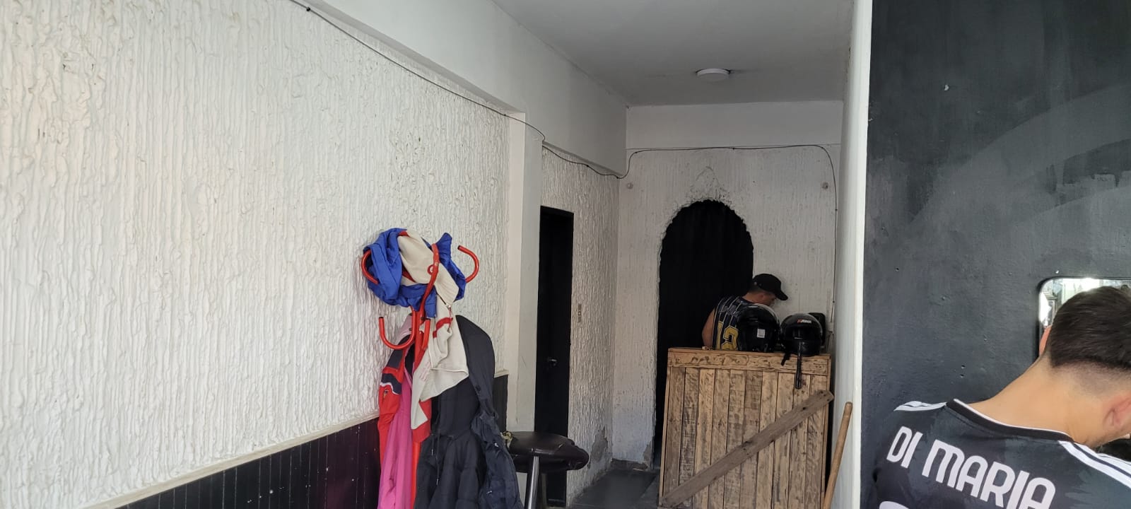 Chalet + dos locales comerciales