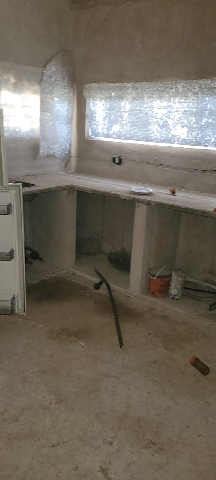 Fracción con casa y pileta a terminar
