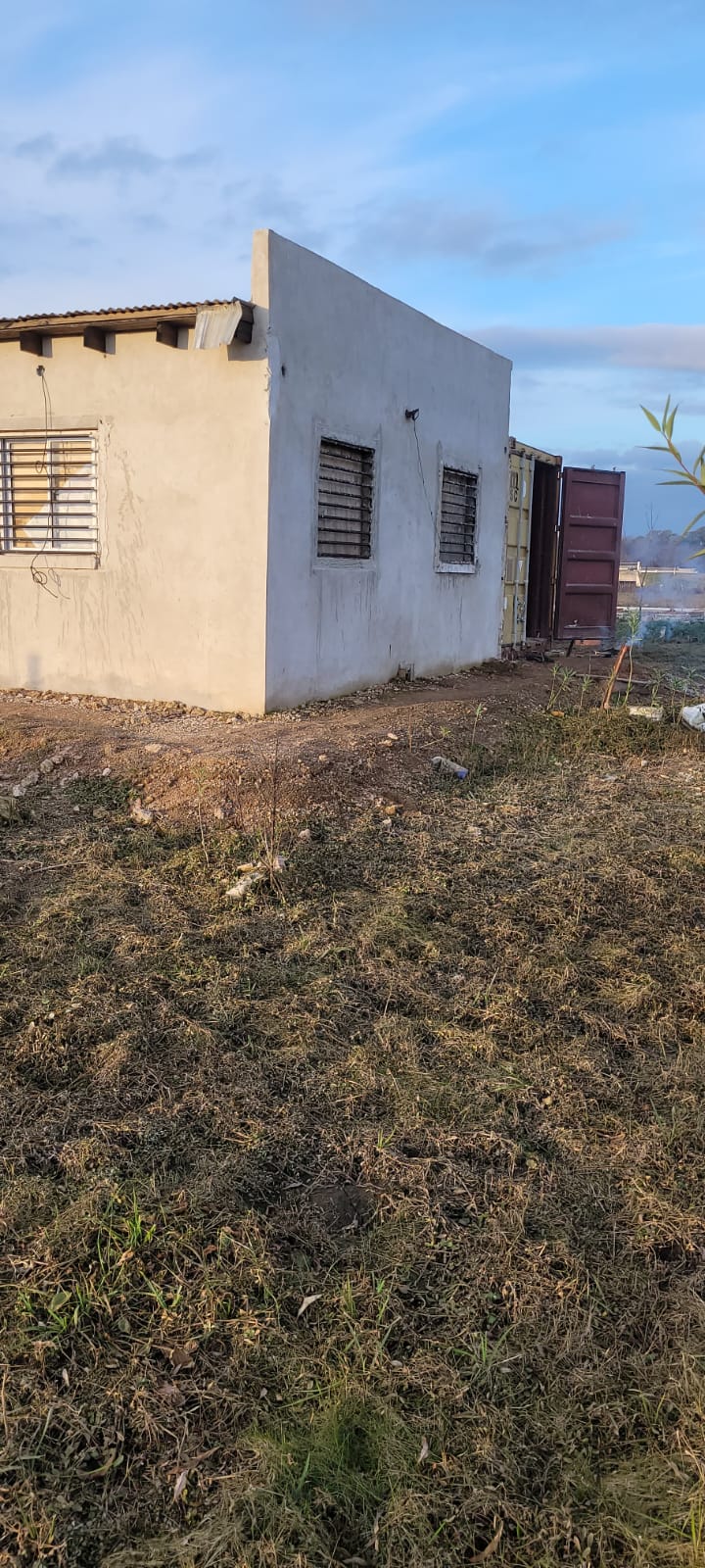 Fracción con casa y pileta a terminar