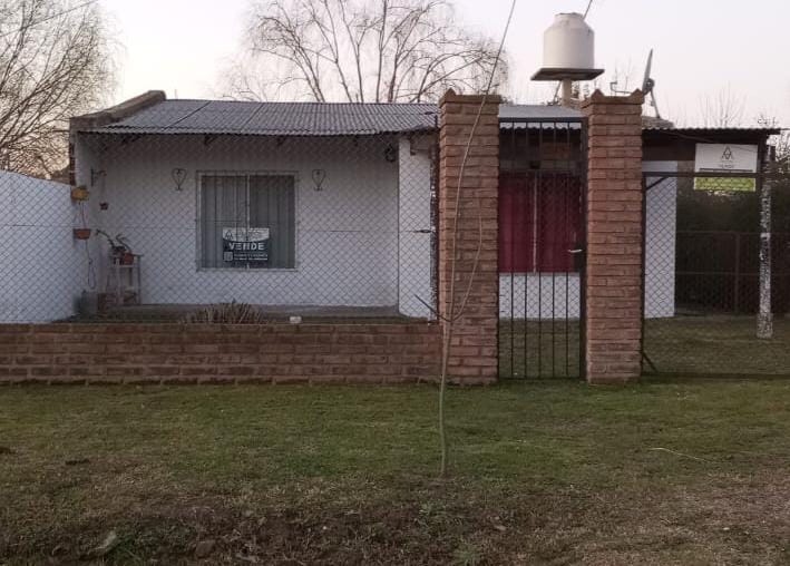 Casa en Cañuelas en barrio Peluffo