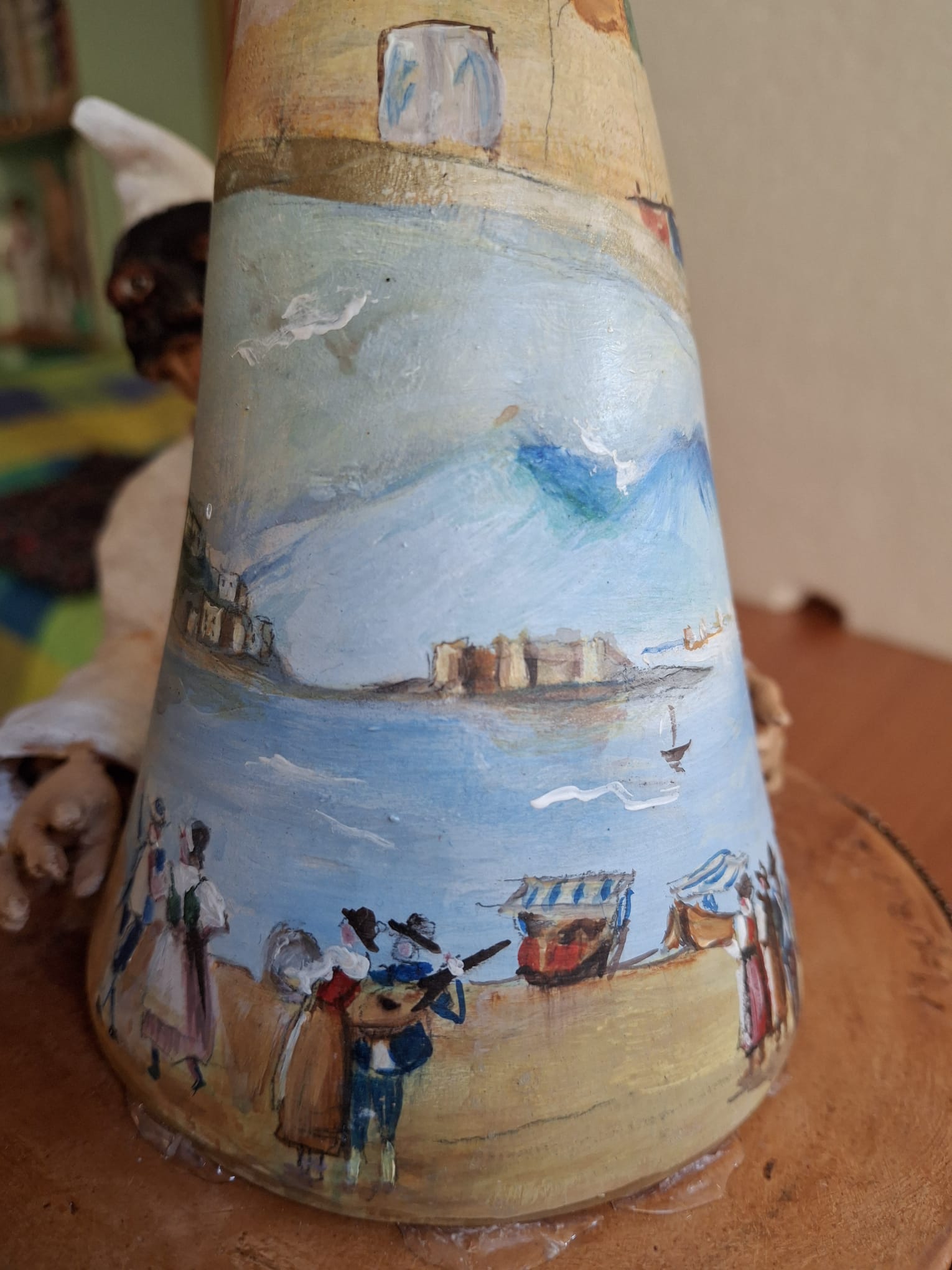 Pulcinella e il Corno Scaramantico – Simbolo di Fortuna e Tradizione