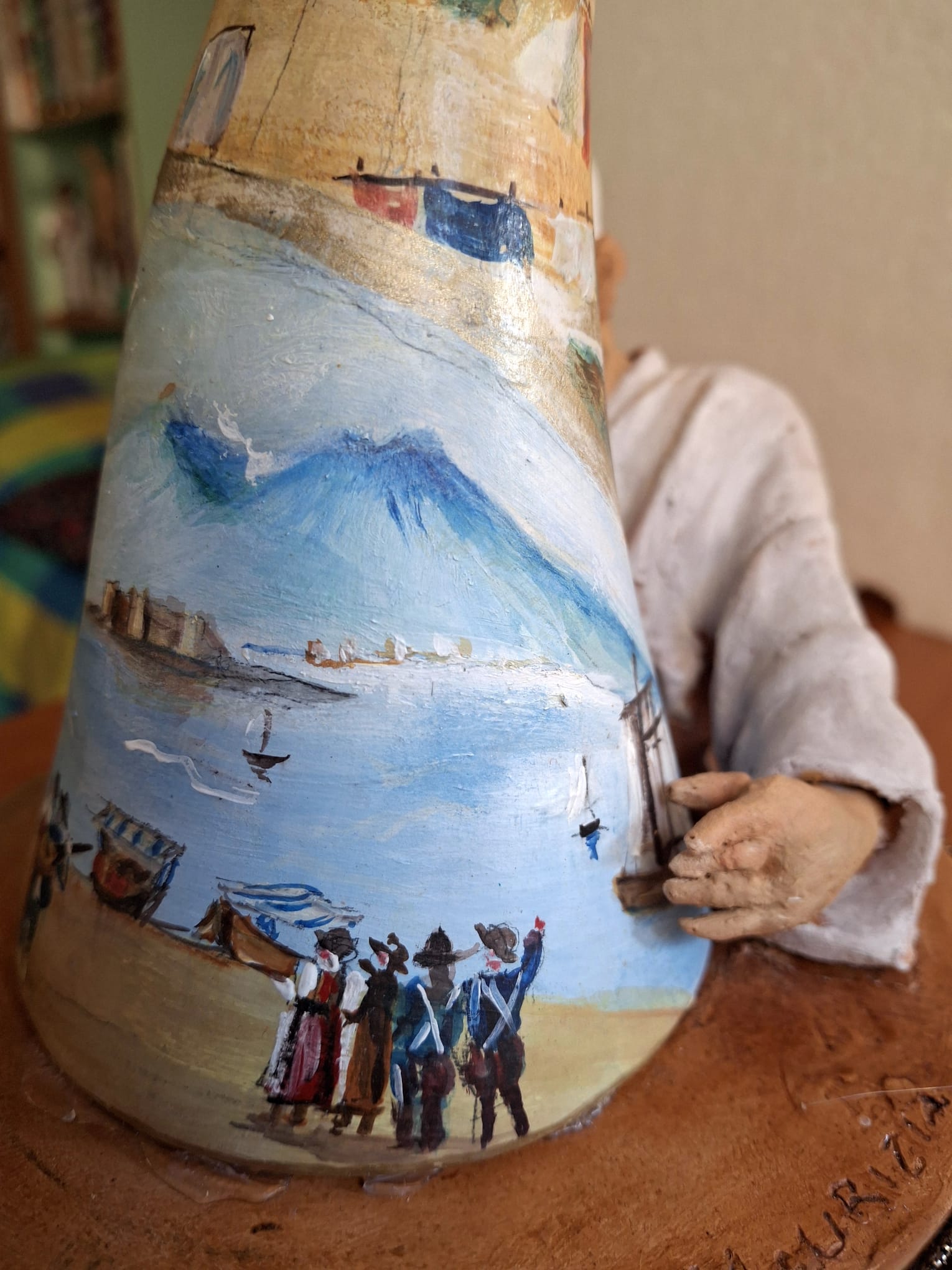 Pulcinella e il Corno Scaramantico – Simbolo di Fortuna e Tradizione