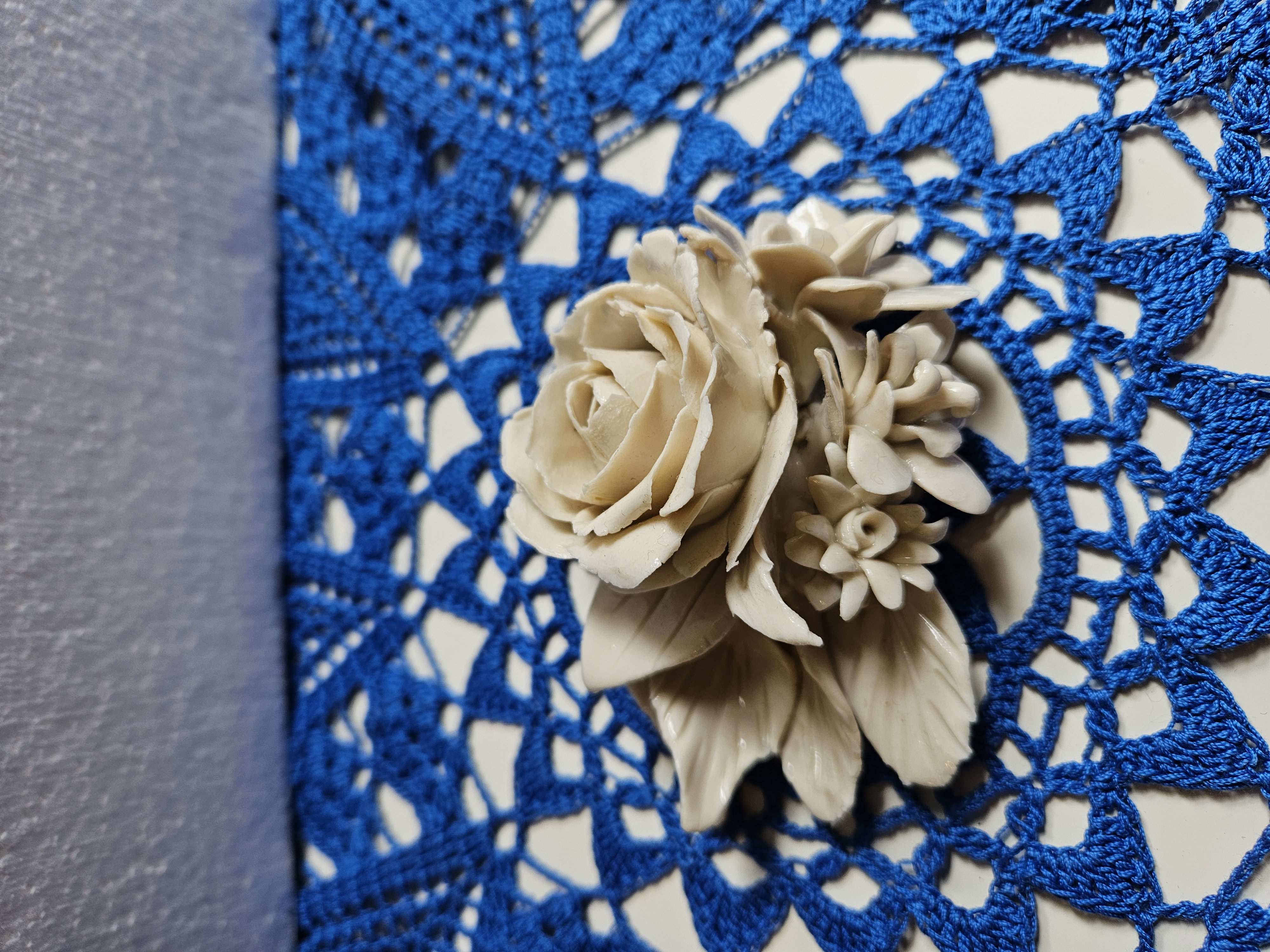 Bocciolo Eterno - Dettaglio Floreale in Porcellana