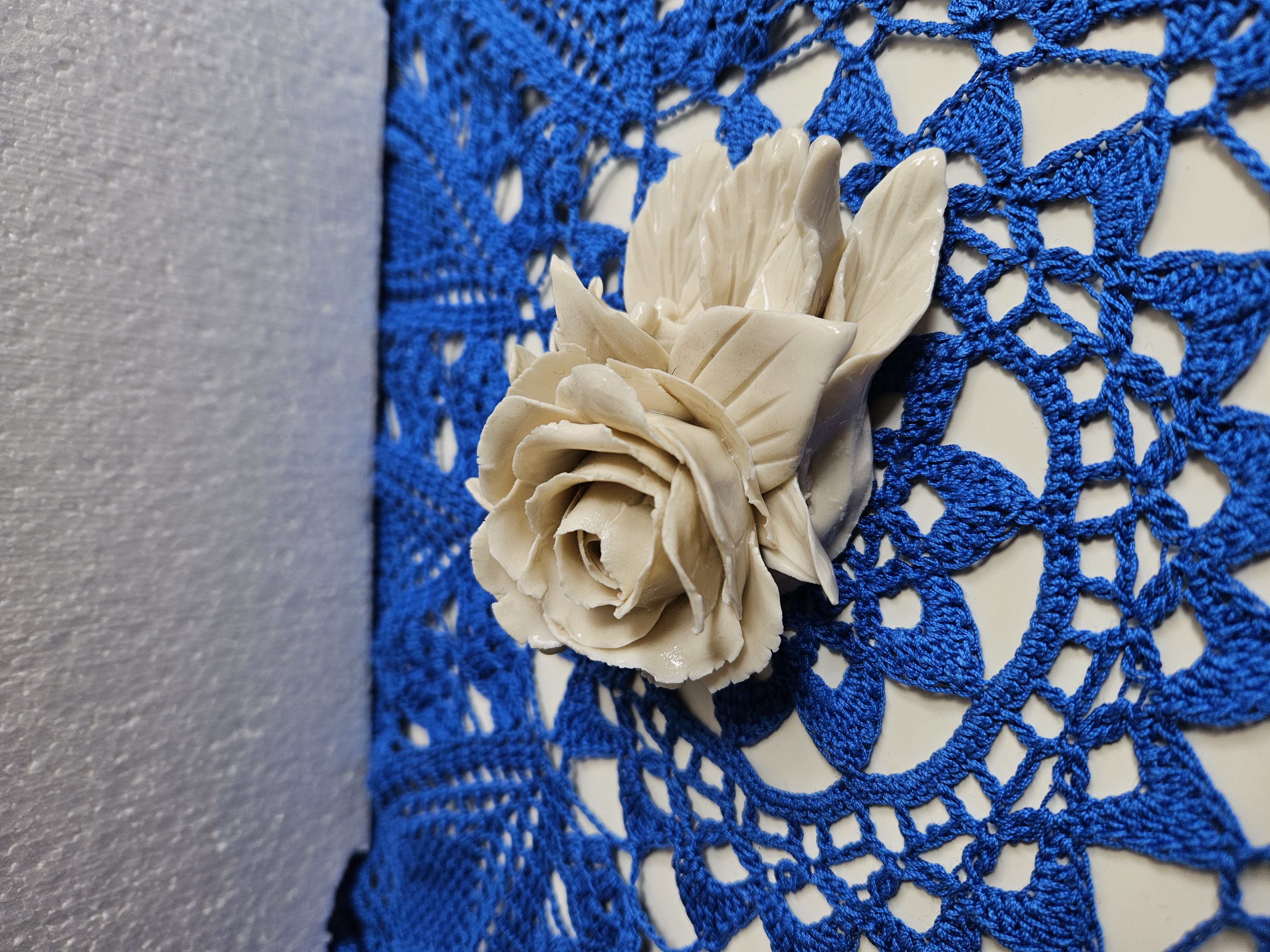 Bocciolo Eterno - Dettaglio Floreale in Porcellana