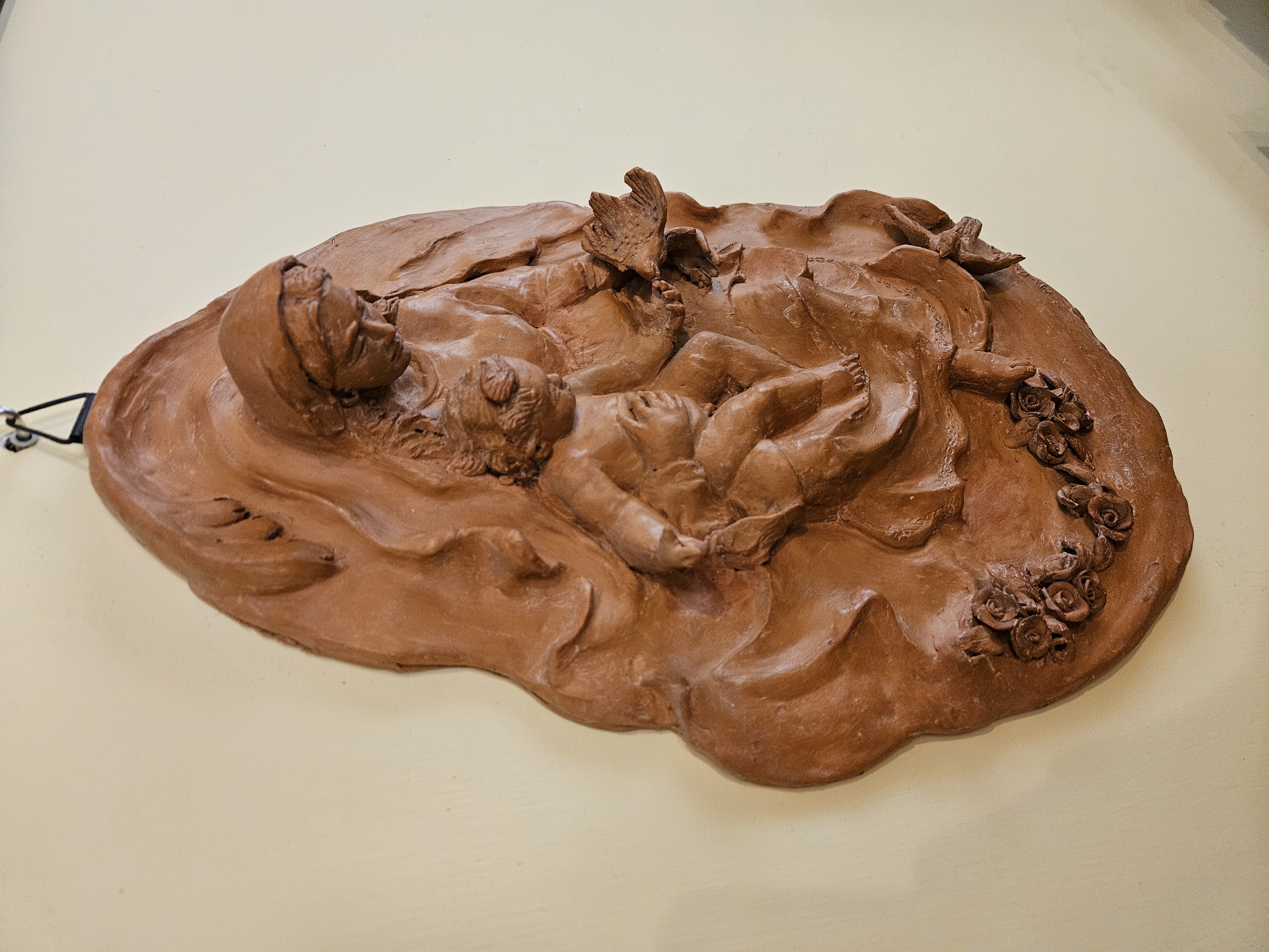 Abbraccio Divino - Scultura in Terracotta di Madonna con Bambino