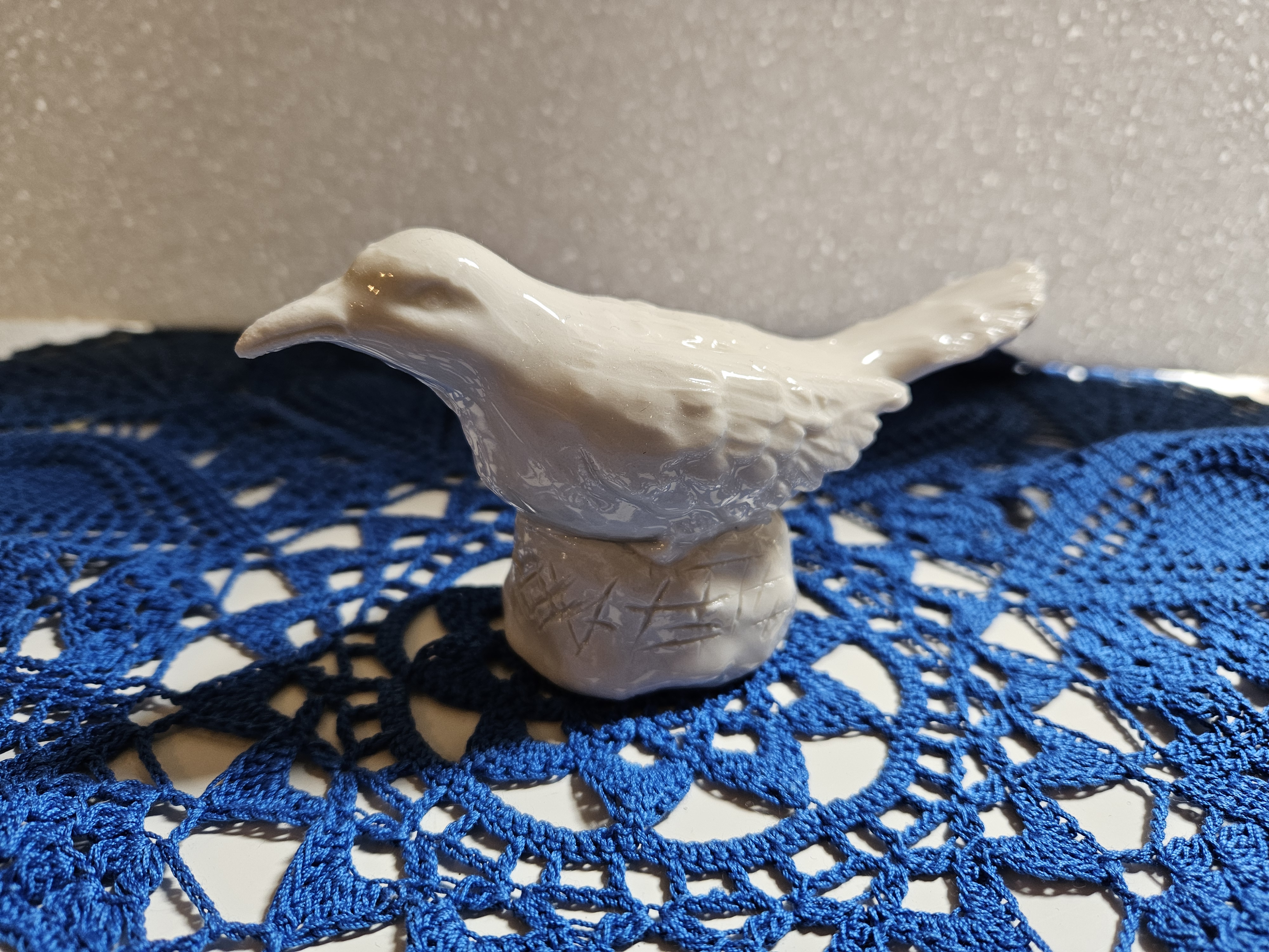 Passerotto in Posa - Statuina Artistica in Porcellana