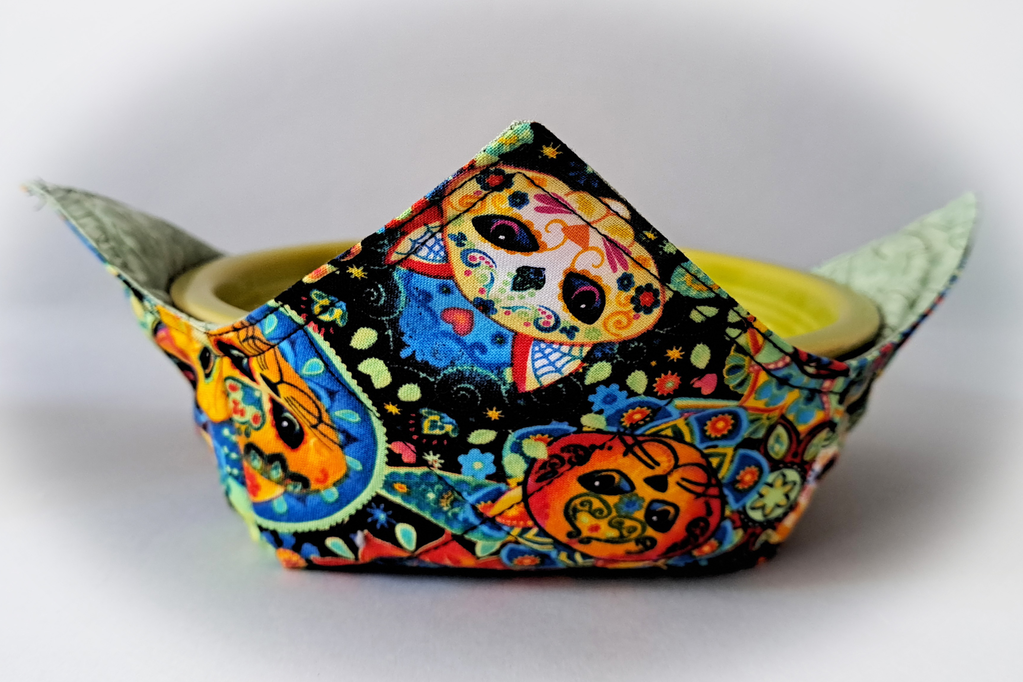 Reversible Microwave Set of 2 Bowl Cozies -  Colorful Cats (Pointed Corners Design) Reverses to Green Fabric