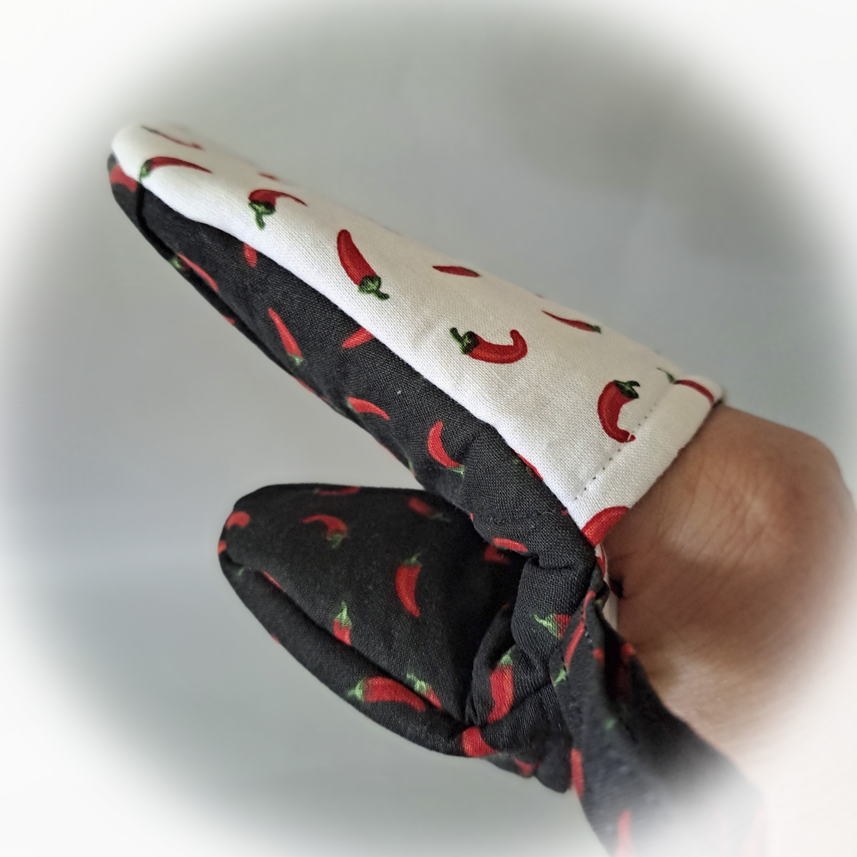 Handmade Chili Pepper Design Mini Oven Mitt/Finger Oven Mitt
