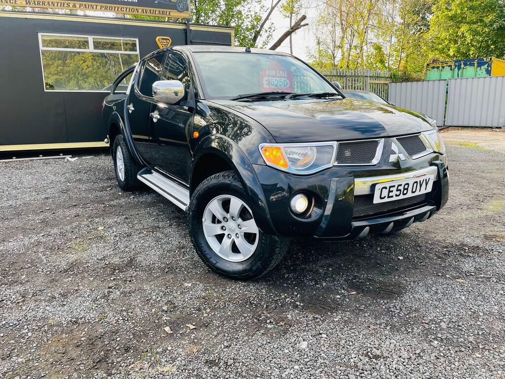 Mitsubishi L200 Pickup Truck (Black)
