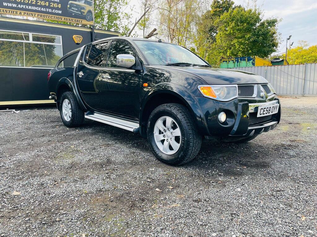 Mitsubishi L200 Pickup Truck (Black)