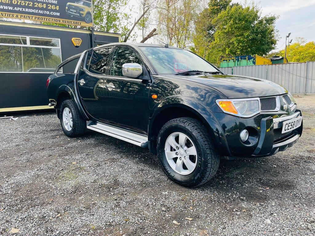Mitsubishi L200 Pickup Truck (Black)