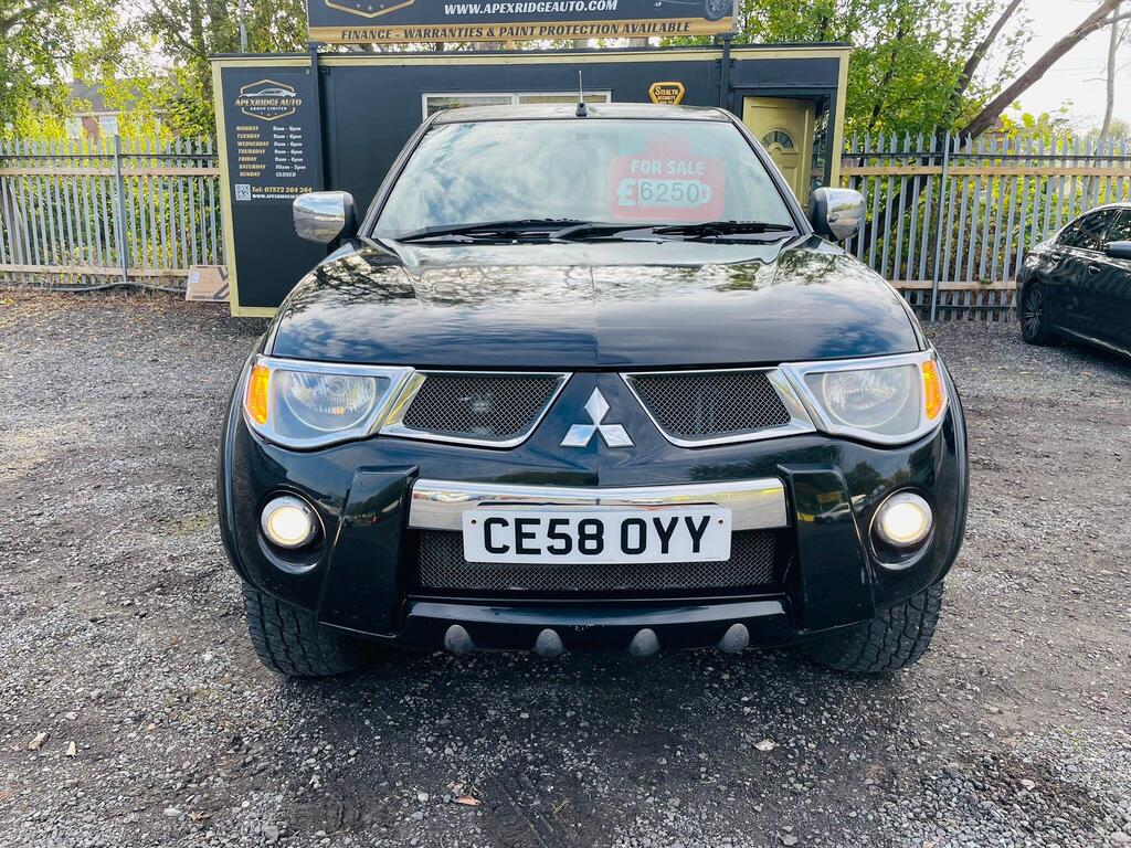 Mitsubishi L200 Pickup Truck (Black)