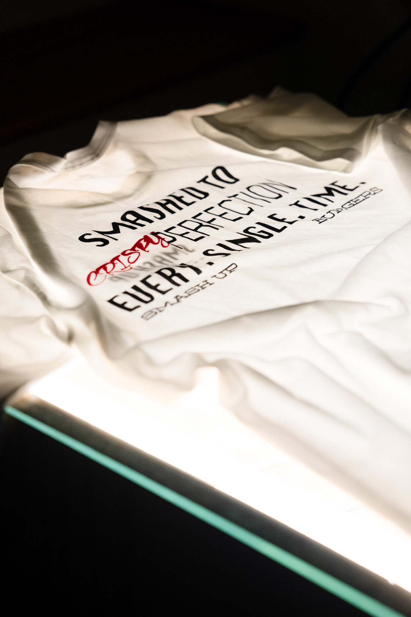 SMASH UP UNIQLO WHITE TEE