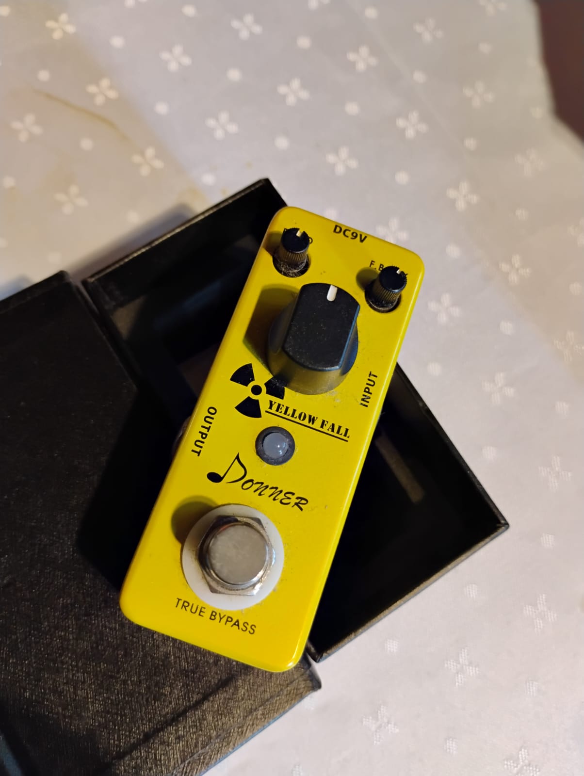Pedal Delay Yellow Fall na Caixa
