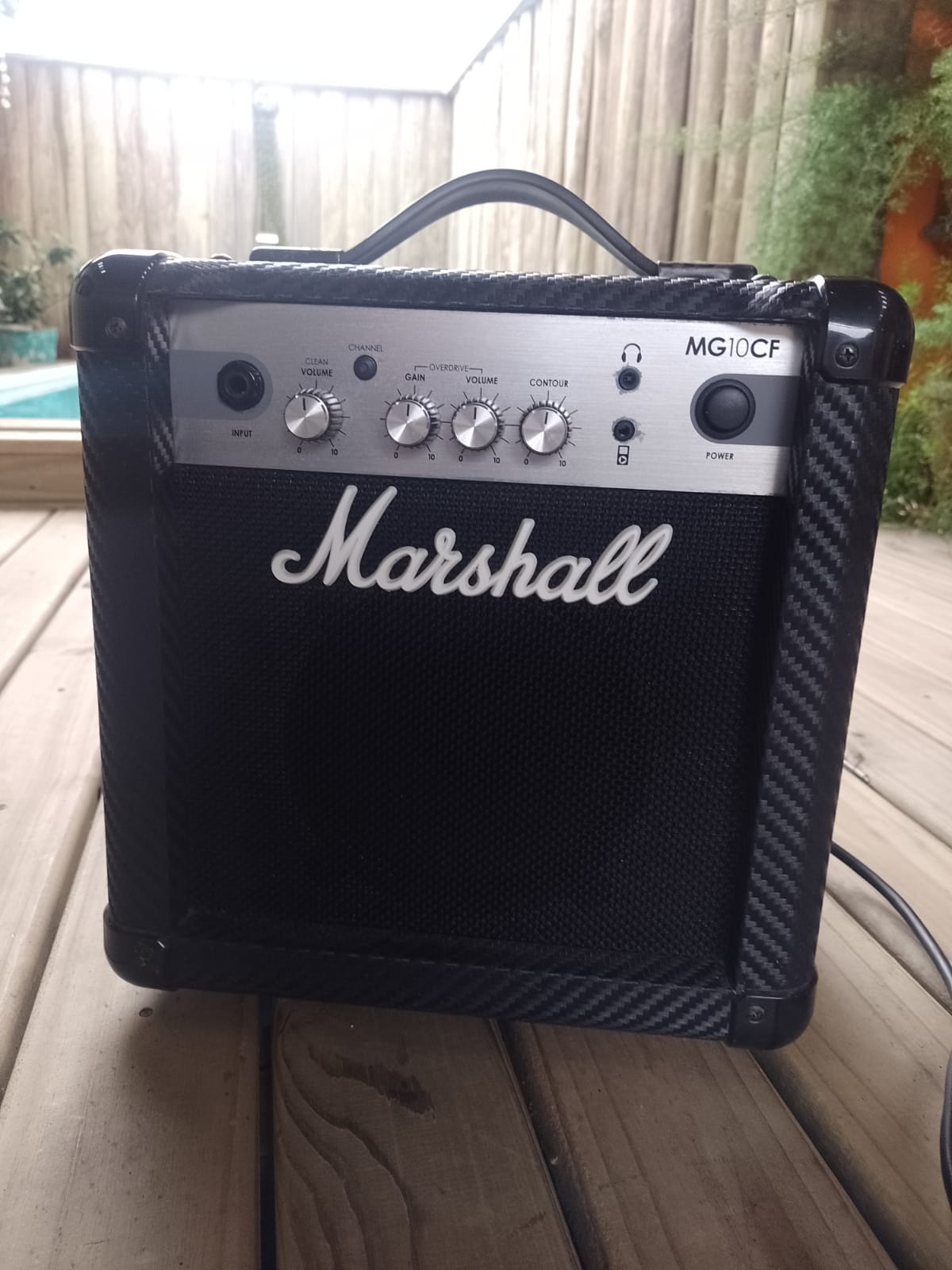 Amplificador Marshall MG10CF Carbon Fiber 24w