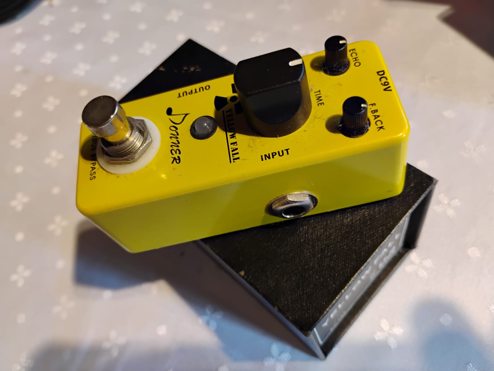Pedal Delay Yellow Fall na Caixa