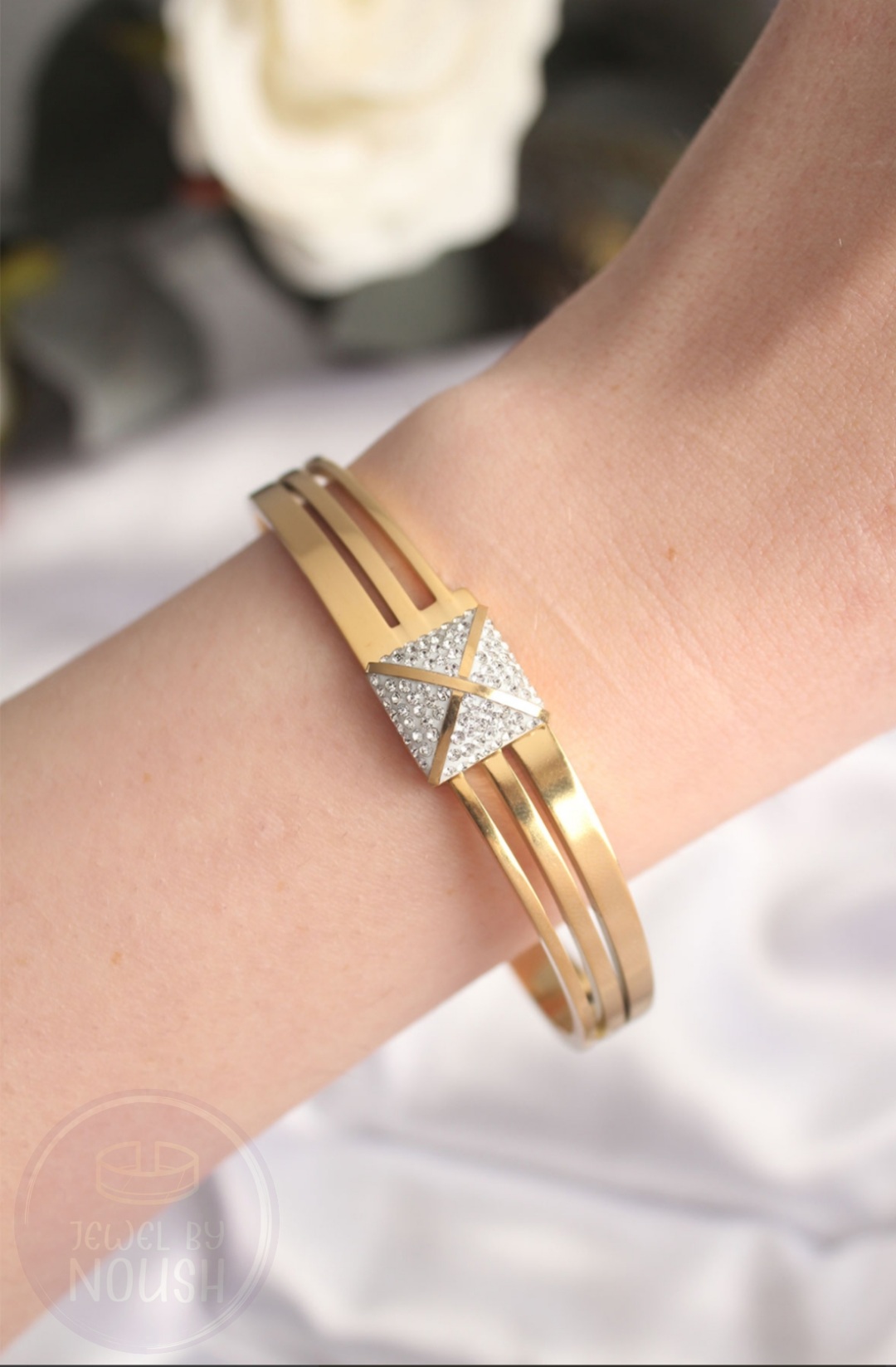 Elegant Gold-Toned Geometric Bracelet