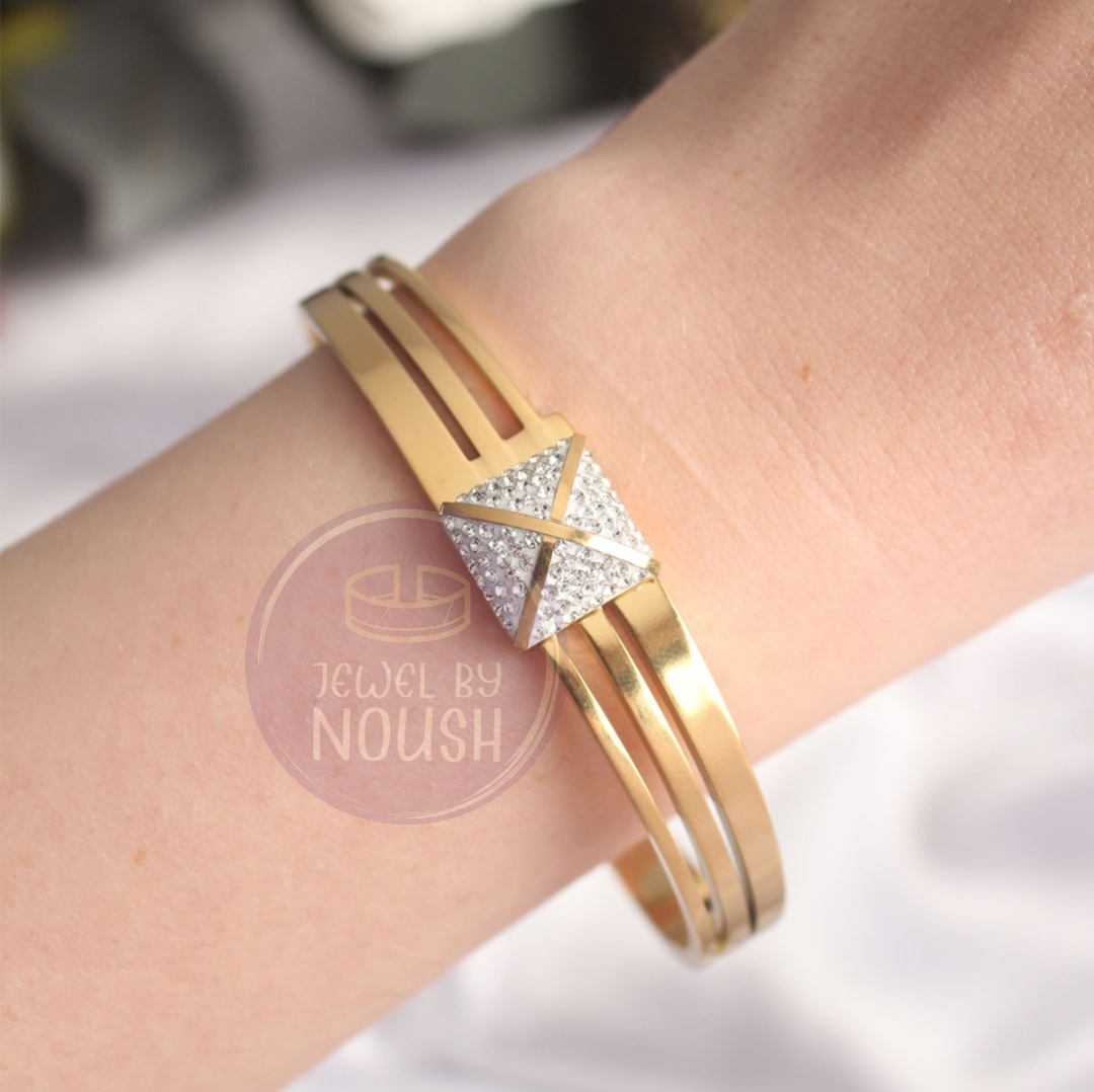 Elegant Gold-Toned Geometric Bracelet