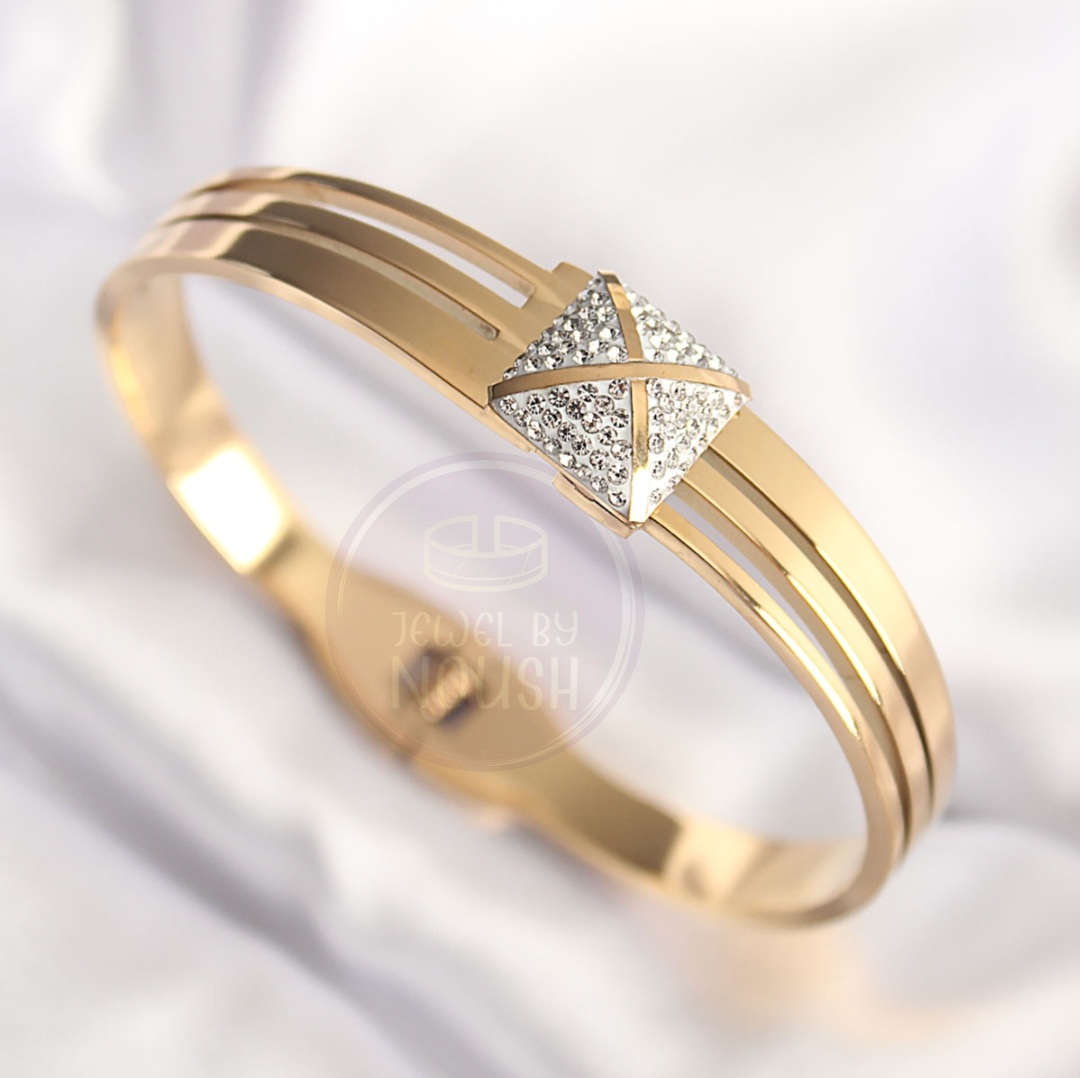 Elegant Gold-Toned Geometric Bracelet