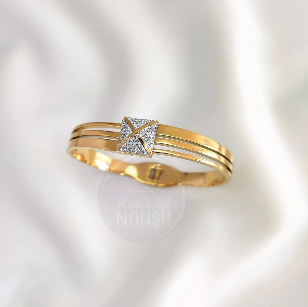Elegant Gold-Toned Geometric Bracelet