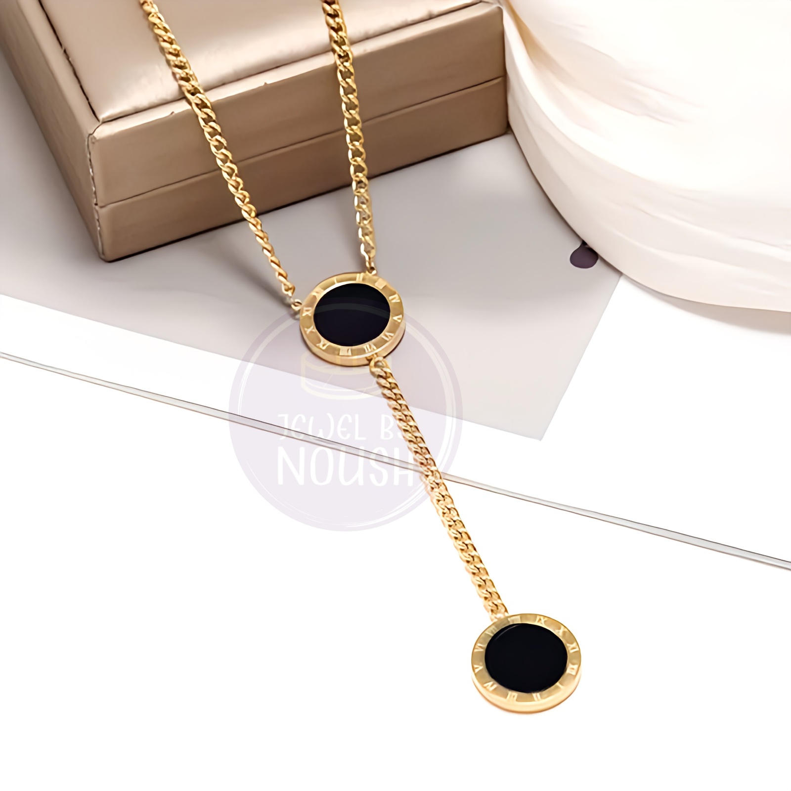 Contrast Circle Pendant Necklace