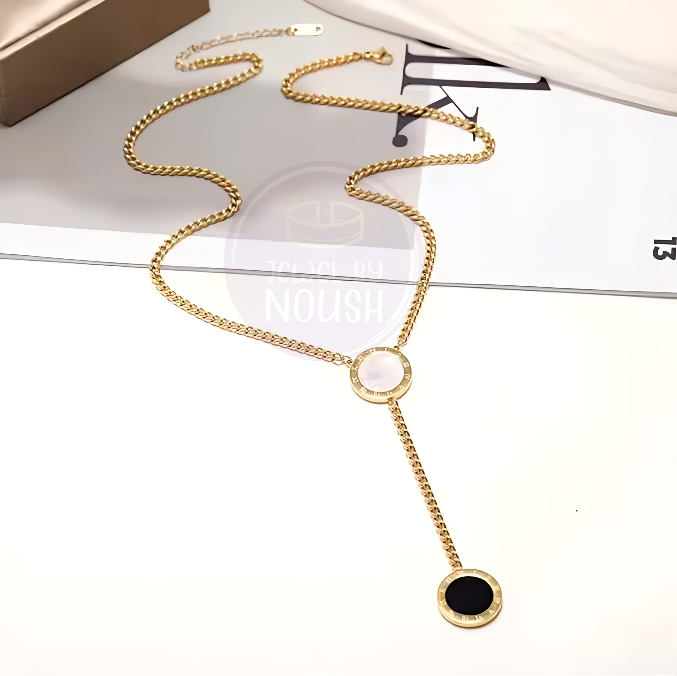 Contrast Circle Pendant Necklace
