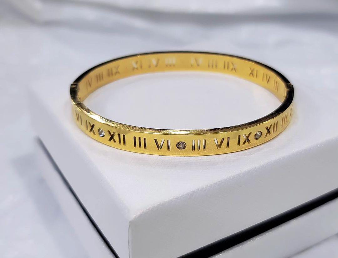 Golden Roman Elegance Bangle