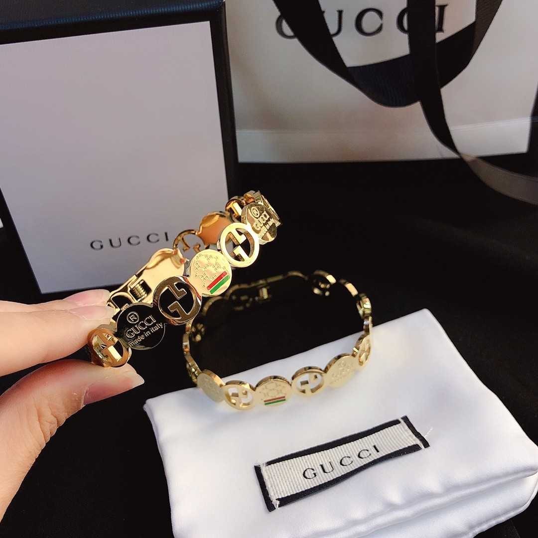 Elegance Unveiled Gold Bracelet
