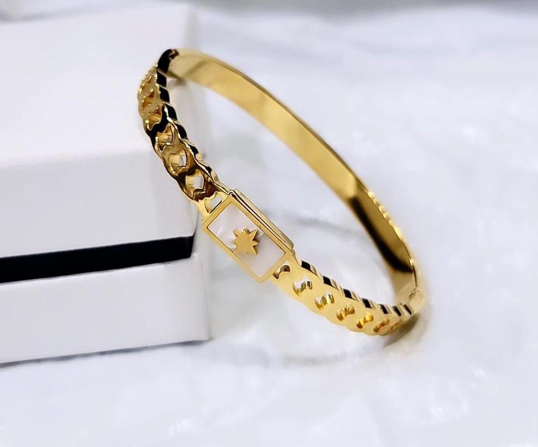 Maple Leaf Elegance Bracelet