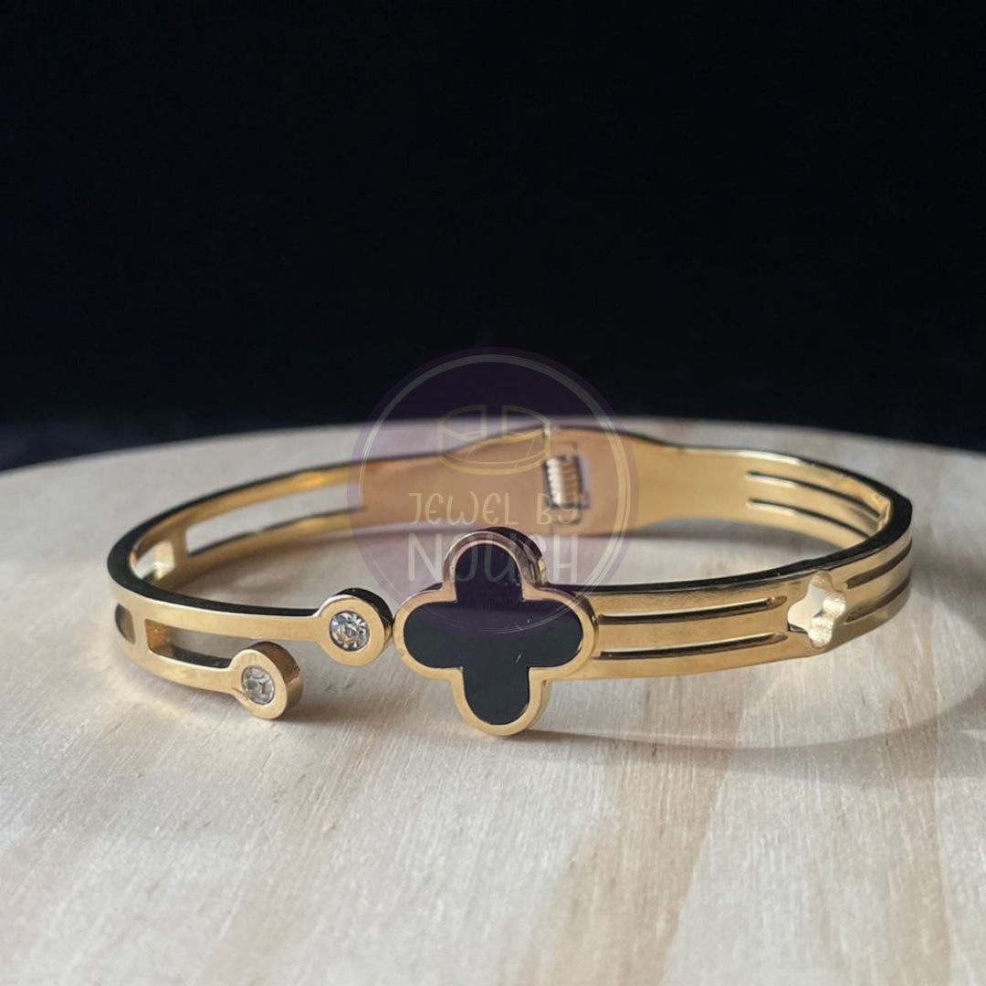 Luxe Clover Gemstone Bracelet