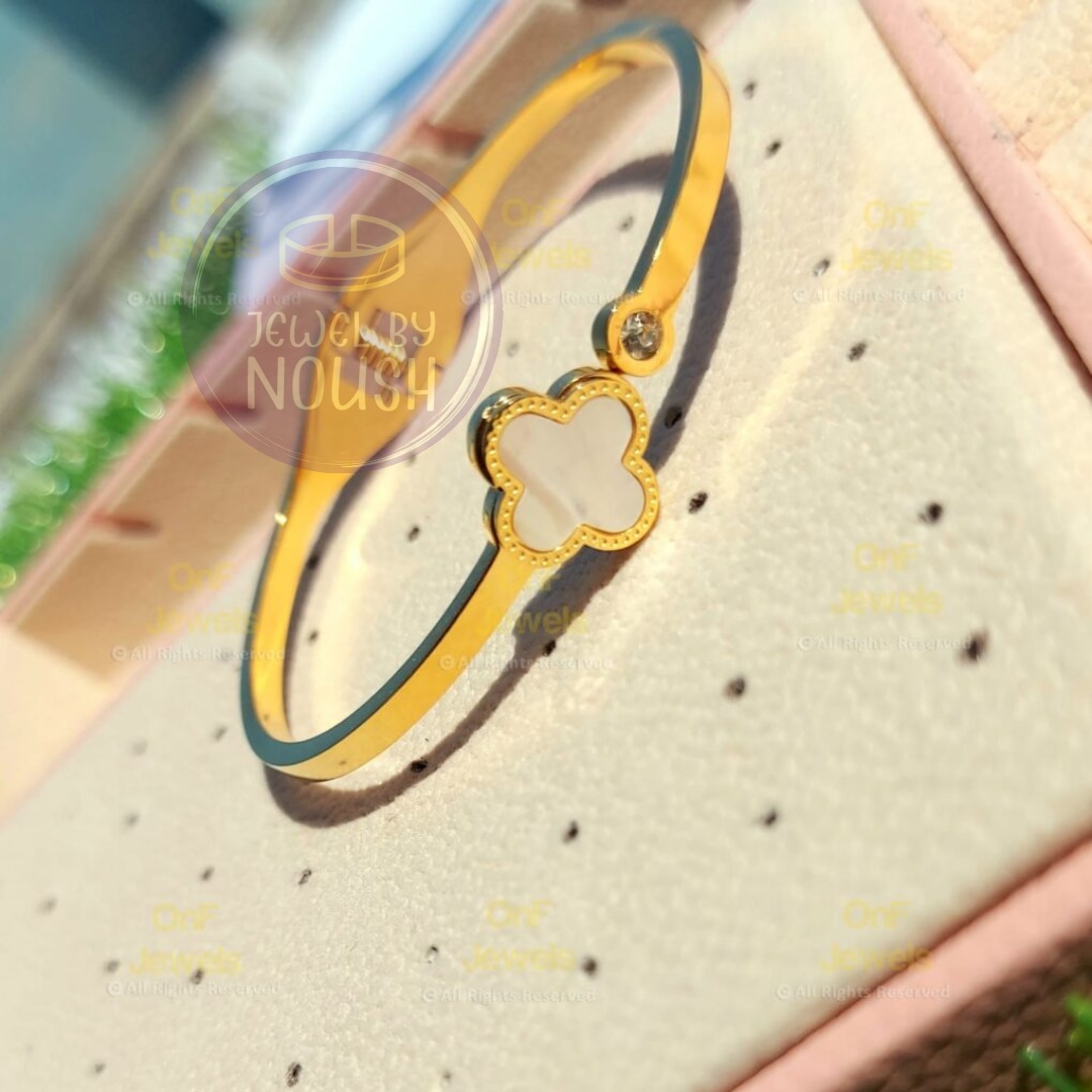 Clover Charm Gold Bracelet