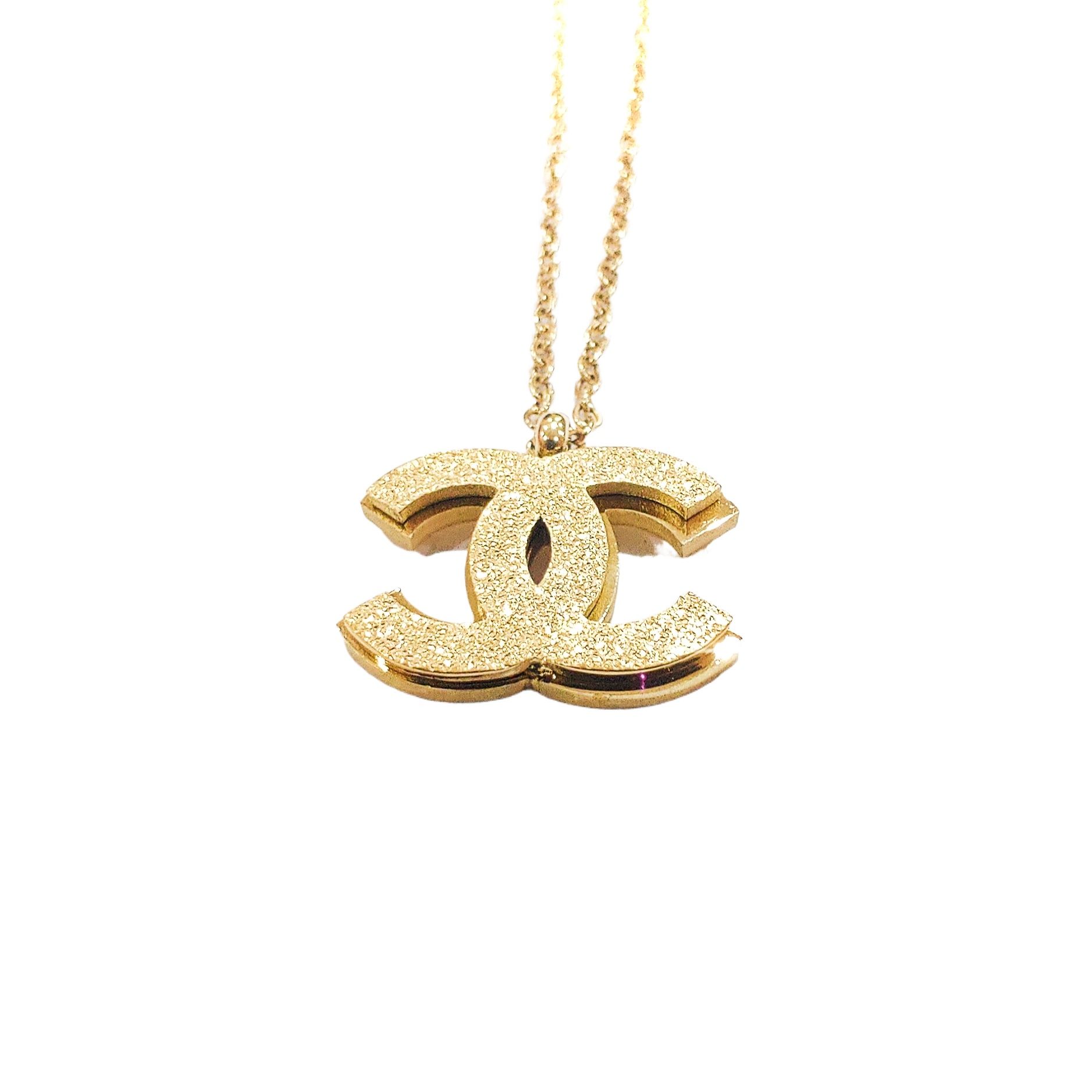 Golden Interlocking Pendant Necklace