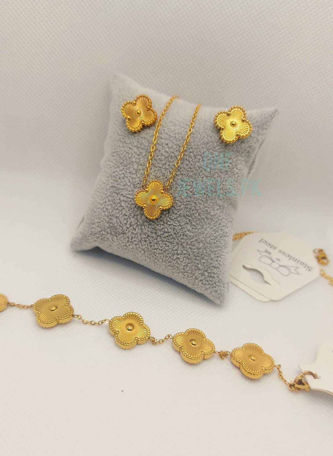 Floral Clover Gold Jewelry Set