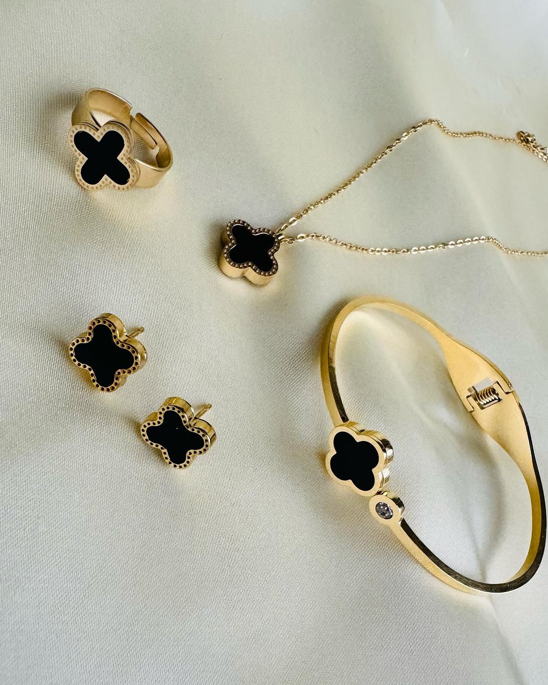 Elegant Four-Leaf Clover Jewelry Combo Set
