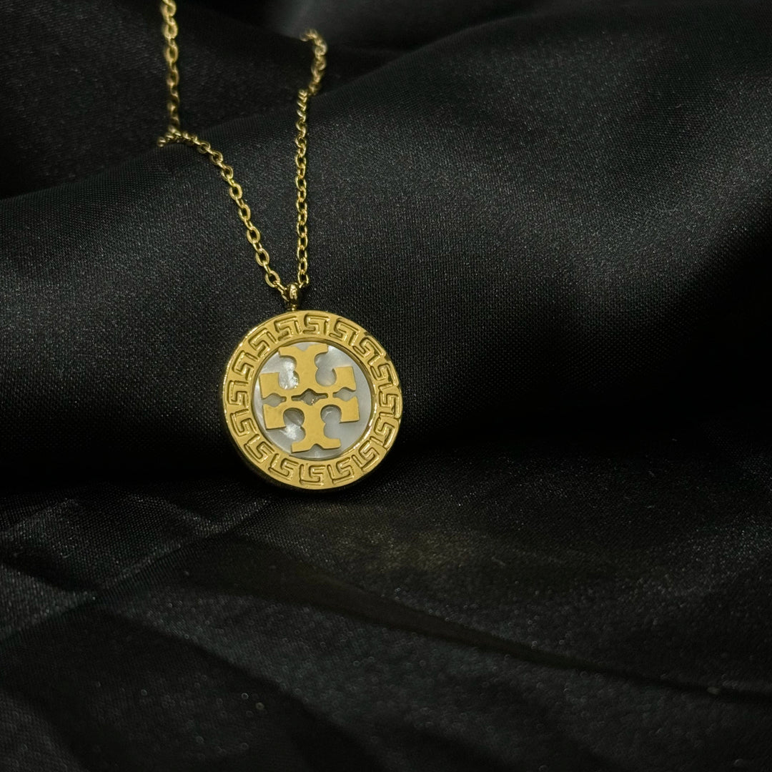  Elegant Gold Filigree Pendant Inspired by Torry