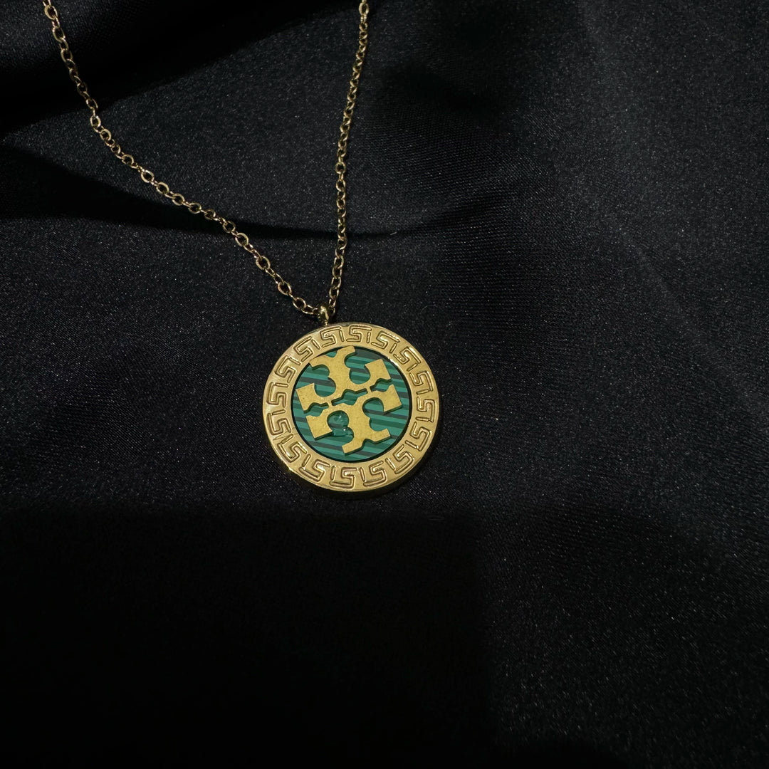  Elegant Gold Filigree Pendant Inspired by Torry