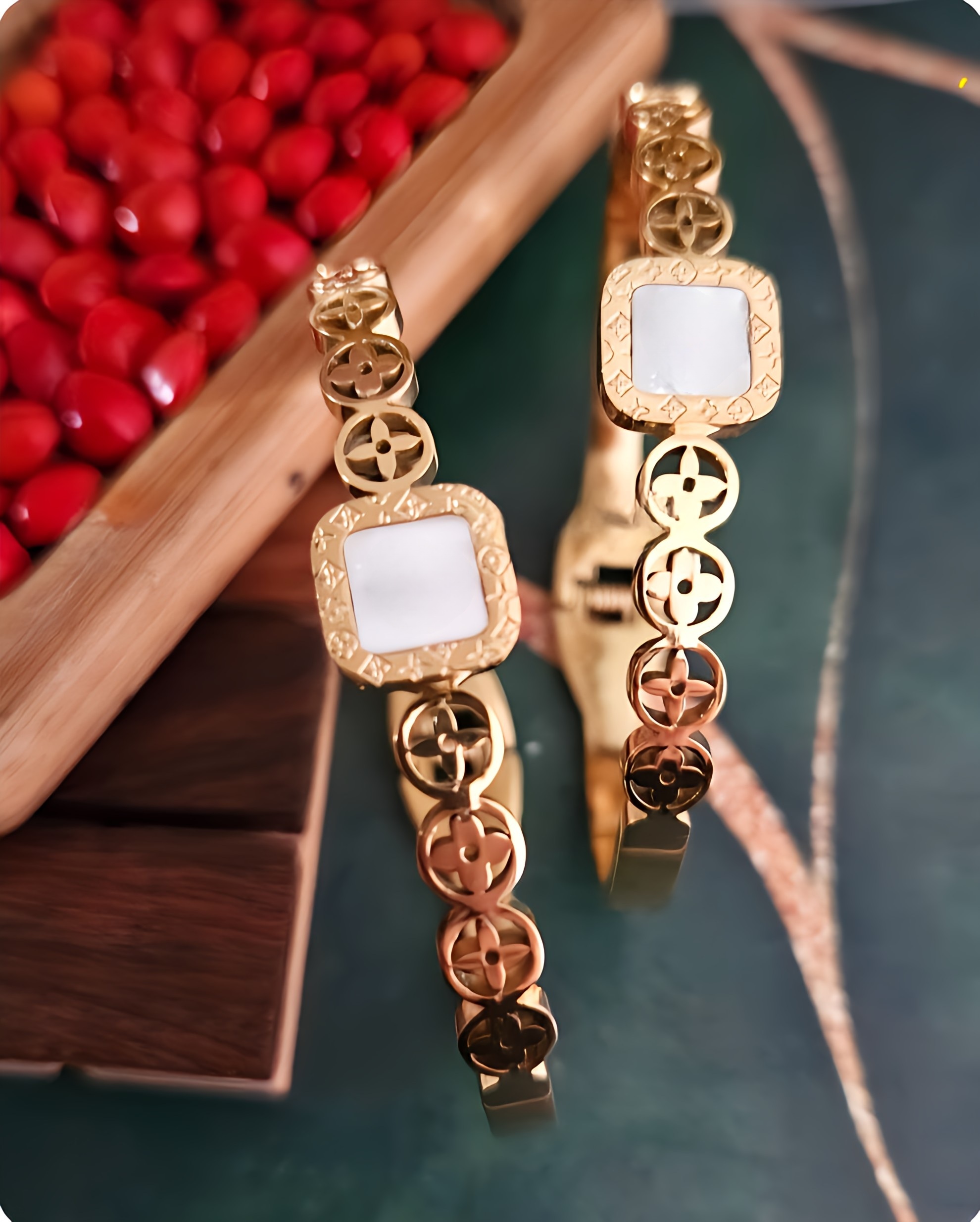 Vintage Gold-Toned Square Face Bracelet